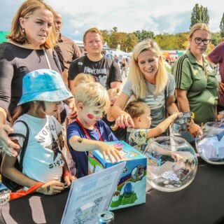 Loteria Klubu dla Rodzin Zwalcz Nudę podczas pikniku na błoniach PGE Narodowego!